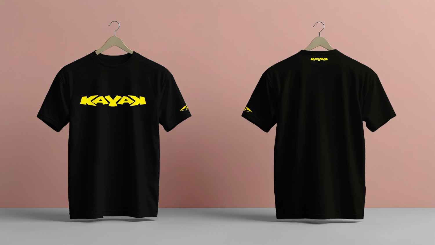 T-SHIRT NERA - LOGO GIALLO